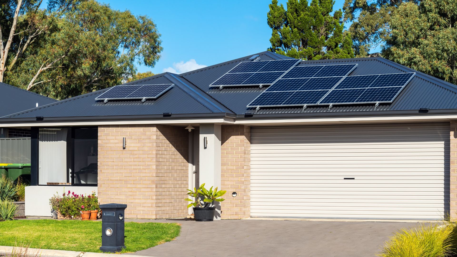 How Many Solar Panels Do You Really Need for UK Homes? 